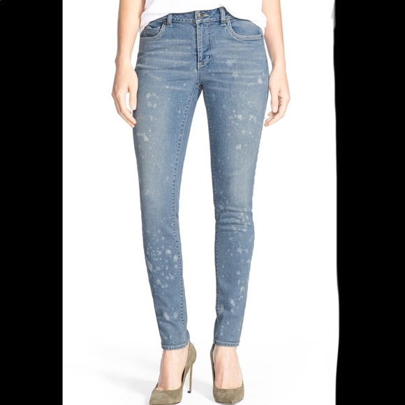 Vince Camuto Distressed light wash Skinny Jeans 31/12 - Picture 2 of 8